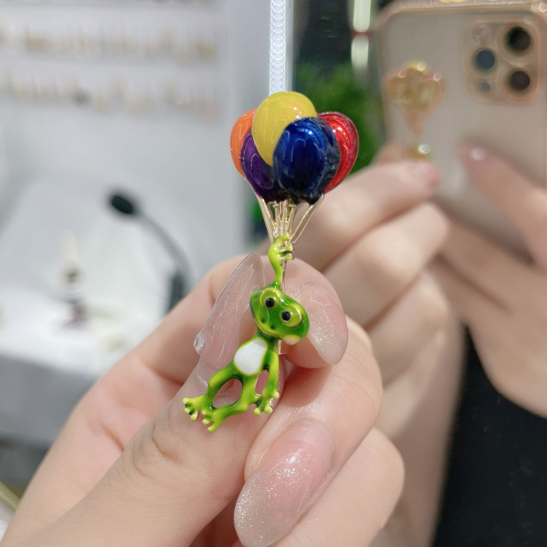 Katak hidup memegang balon war - Embroidery Bali ulasan dan harga